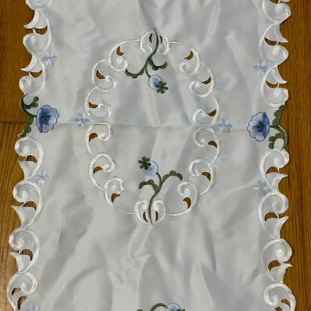 vtg table runner rectangle blue floral bouquet lace trim cotton boho shabby 34